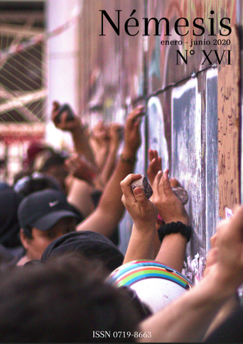 Número XVI Revista Némesis, imagen de manifestantes de las protestas iniciadas el 18 de octubre de 2019 golpeando con piedras el muro del Centro Cultural Gabriela Mistral (GAM)